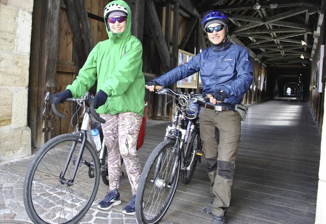 Esther Oberkofler (links) und Kilian B... einen Zwischenstopp in Bad Sckingen.  | Foto: Ralph Fautz