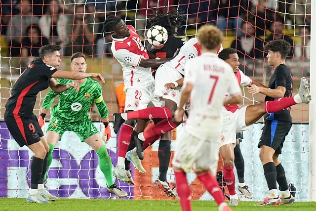 Nationaltorh&uuml;ter Marc-Andr&eacute...it dem FC Barcelona bei der AS Monaco.  | Foto: Laurent Cipriani/AP