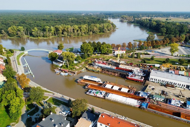 Die Oder bei der Stadt Nowa Sol in der...gen f&uuml;r das Hochwasser getroffen.  | Foto: Lech Muszynski/PAP/dpa