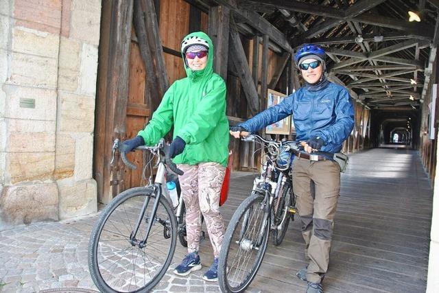 Von der Quelle bis zur Mndung- zwei Radfahrer machen in Bad Sckingen Station