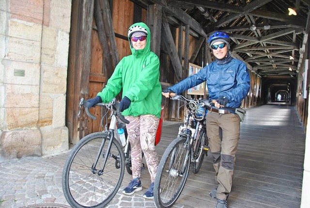 Esther Oberkofler (links) und Kilian B... einen Zwischenstopp in Bad Sckingen.  | Foto: Ralph Fautz