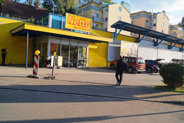 Die Discounter-Filiale,  rechts das Vordach  | Foto: Silke Hartenstein