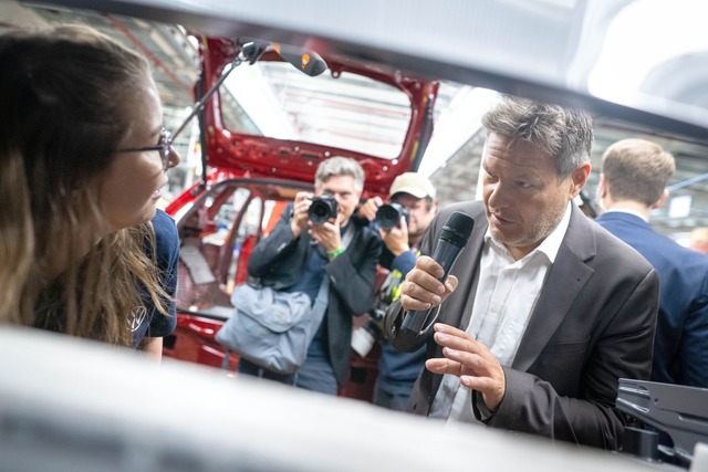 Habeck will den E-Auto-Markt ankurbeln  | Foto: Sina Schuldt/dpa