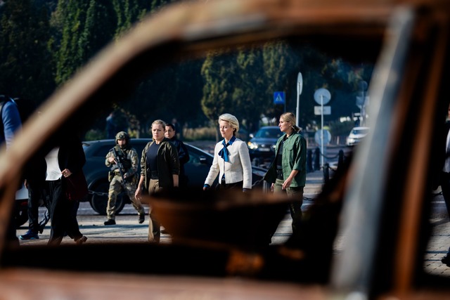 Von der Leyen will das Veto Ungarns umgehen.  | Foto: Christoph Soeder/dpa-ENR-Pool/dpa