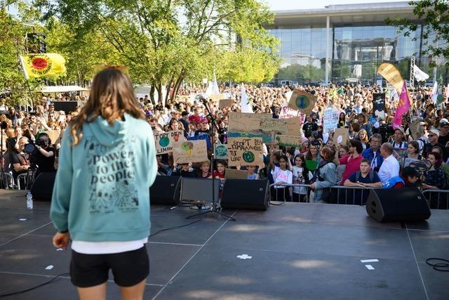 Tausende bei Demonstrationen für Klimaschutz