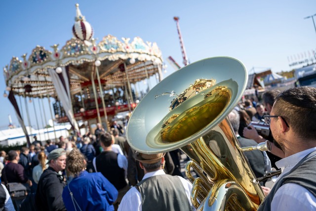 Blasmusik geh&ouml;rt zur Wiesn.  | Foto: Lennart Preiss/dpa