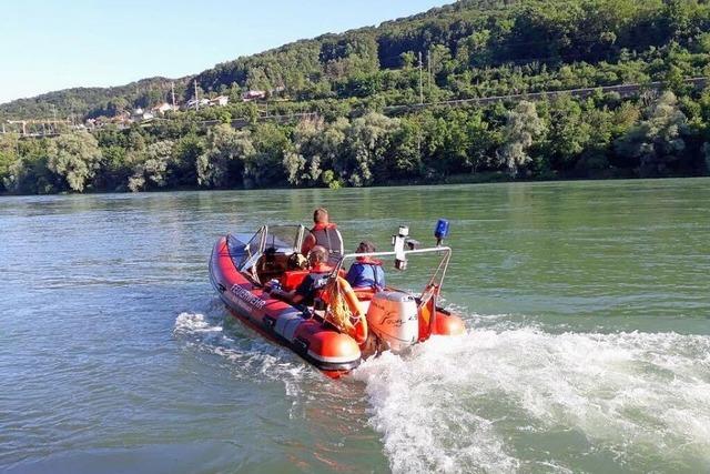 Feuerwehr Schwrstadt bekommt ein Rettungsboot fr Notflle auf dem Rhein