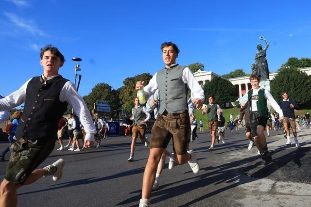 Festgelnde geffnet - Oktoberfest in Mnchen startet