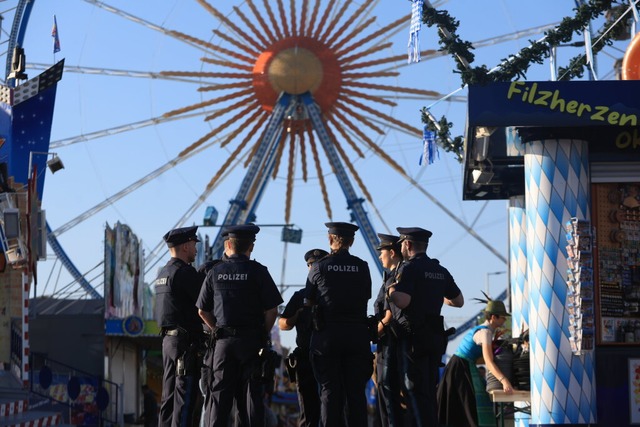 Die Sicherheitsvorkehrungen auf der Wiesn sind in diesem Jahr verschrft.  | Foto: Karl-Josef Hildenbrand (dpa)