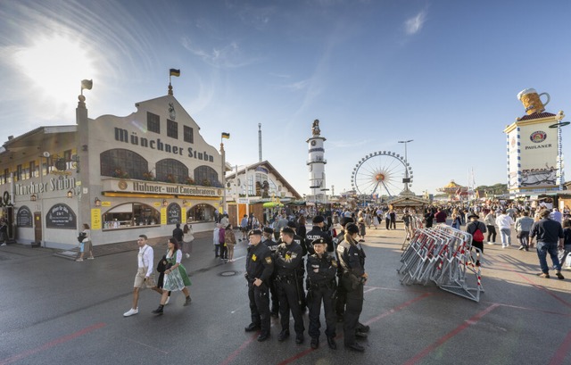 Die Sicherheitsvorkehrungen auf der Wi... verschrft. <Bildquelle></Bildquelle>  | Foto: Peter Kneffel (dpa)