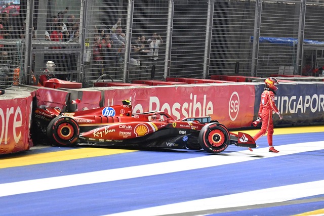 Der Unfall von Carlos Sainz sorgt f&uuml;r Brisanz in der Qualifikation.  | Foto: Mohd Rasfan/Pool AFP/AP/dpa