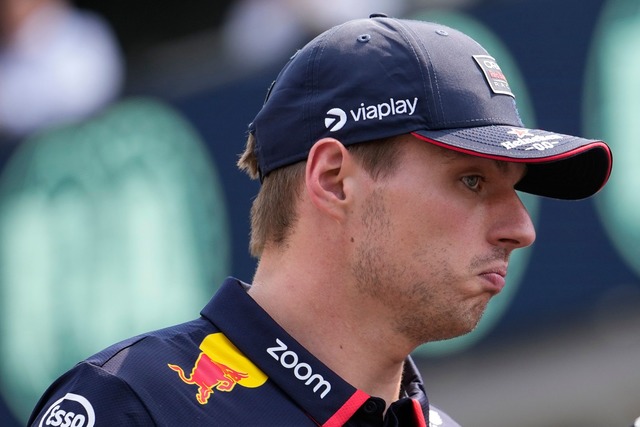 Max Verstappen hat kein Verst&auml;ndnis f&uuml;r seine Schimpfwort-Strafe.  | Foto: Luca Bruno/AP/dpa