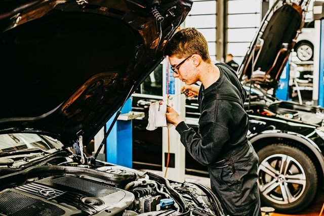 Azubis finden viele Ausbildungsmglichkeiten, auch in Autohusern.  | Foto: Autohaus Schmolck