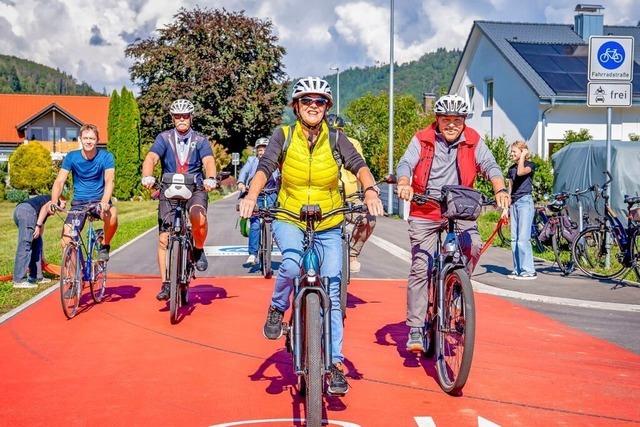 Die neue Fahrradstrae in Hausen ist offiziell erffnet