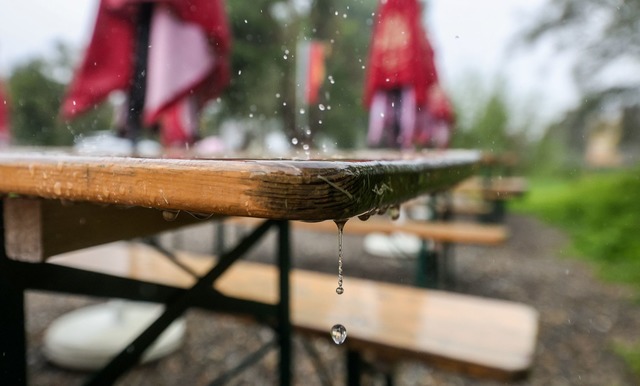 Regen und Gewitter: So soll laut dem D...m S&uuml;dwesten starten. (Archivbild)  | Foto: Thomas Warnack/dpa