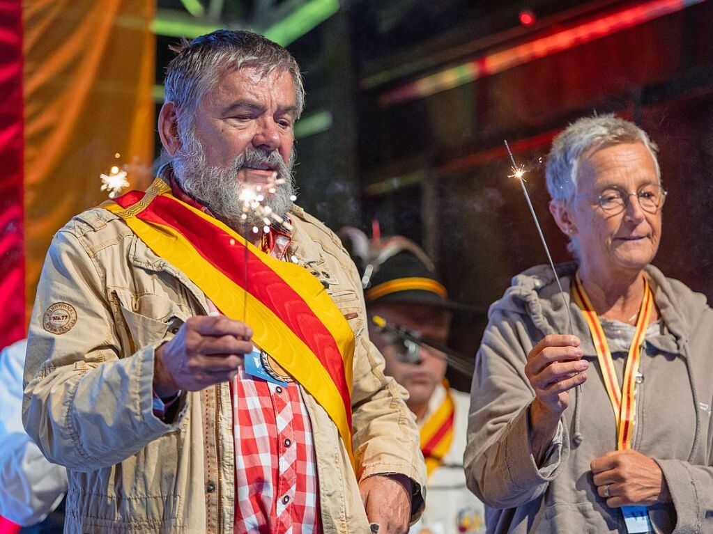 Mehrere hundert Snger wechselten sich beim Badnerlied-Rekordversuch ab.