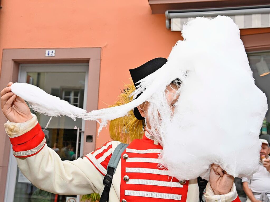 Die Staufener Stadtgeschichten erblhen im sptsommerlichen Licht: Das mittelalterliche Stdtchen wurde erneut perfekt in Szene gesetzt. Bunte, aufwndige Kostme, feierliche Musik und kulinarische Vielfalt standen an der Tagesordnung.