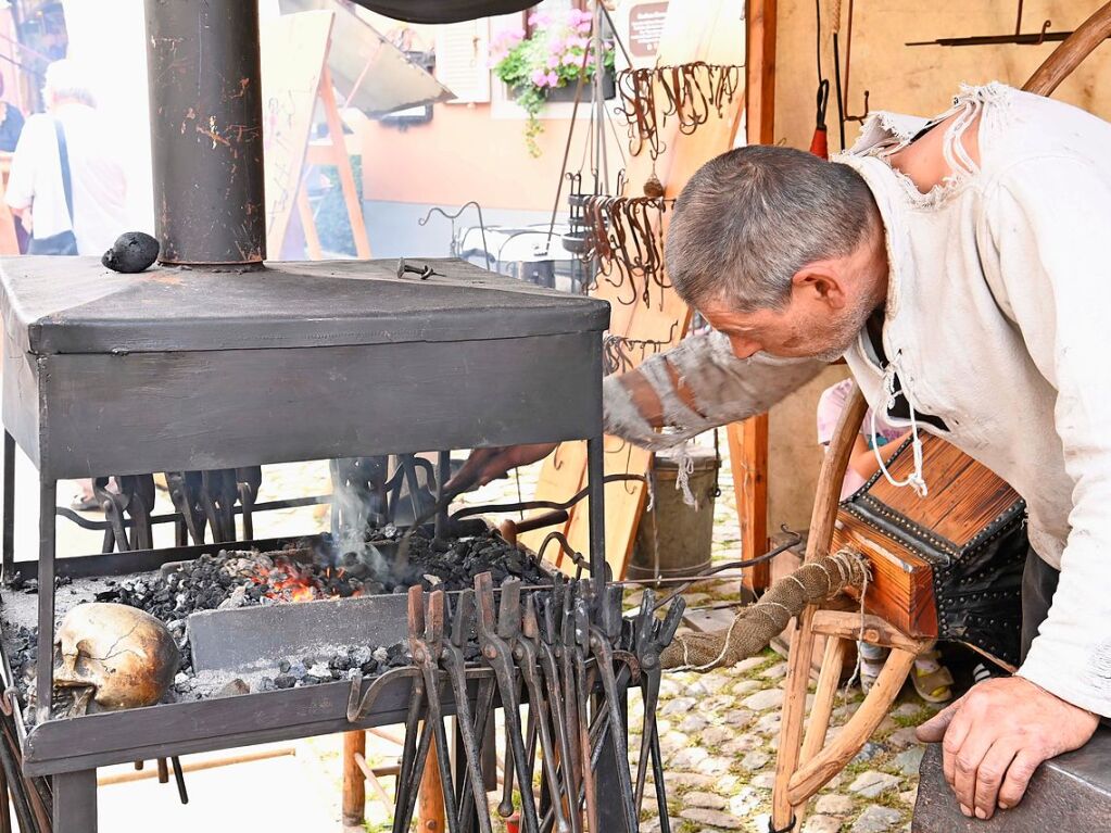 Die Staufener Stadtgeschichten erblhen im sptsommerlichen Licht: Das mittelalterliche Stdtchen wurde erneut perfekt in Szene gesetzt. Bunte, aufwndige Kostme, feierliche Musik und kulinarische Vielfalt standen an der Tagesordnung.