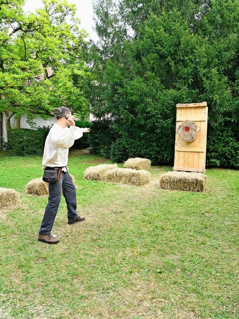 Die Staufener Stadtgeschichten erblhen im sptsommerlichen Licht: Das mittelalterliche Stdtchen wurde erneut perfekt in Szene gesetzt. Bunte, aufwndige Kostme, feierliche Musik und kulinarische Vielfalt standen an der Tagesordnung.