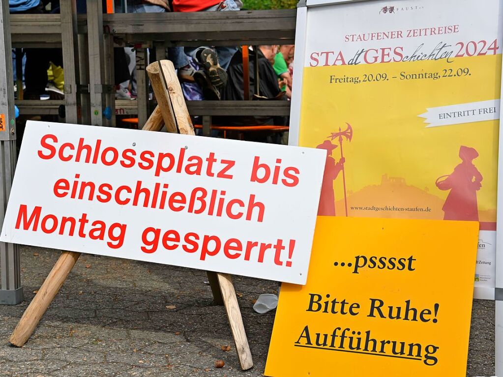 Die Staufener Stadtgeschichten erblhen im sptsommerlichen Licht: Das mittelalterliche Stdtchen wurde erneut perfekt in Szene gesetzt. Bunte, aufwndige Kostme, feierliche Musik und kulinarische Vielfalt standen an der Tagesordnung.