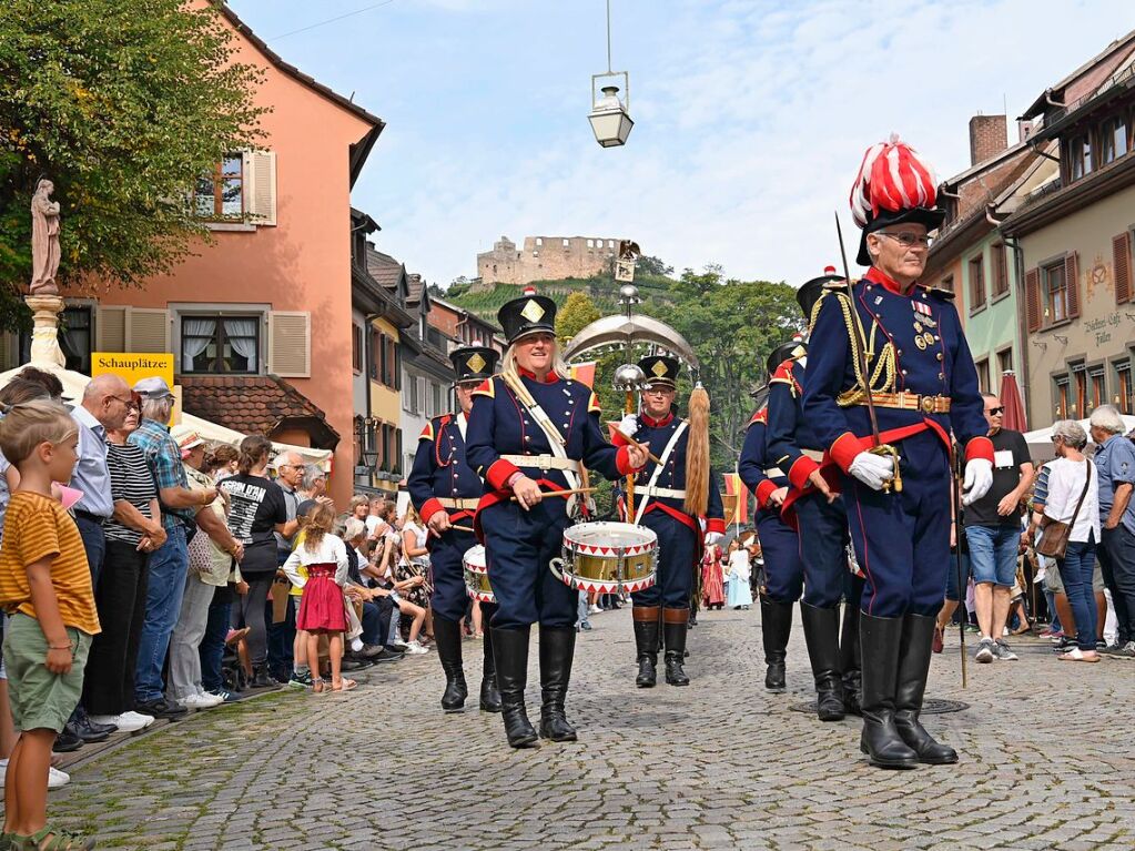 Die Staufener Stadtgeschichten erblhen im sptsommerlichen Licht: Das mittelalterliche Stdtchen wurde erneut perfekt in Szene gesetzt. Bunte, aufwndige Kostme, feierliche Musik und kulinarische Vielfalt standen an der Tagesordnung.