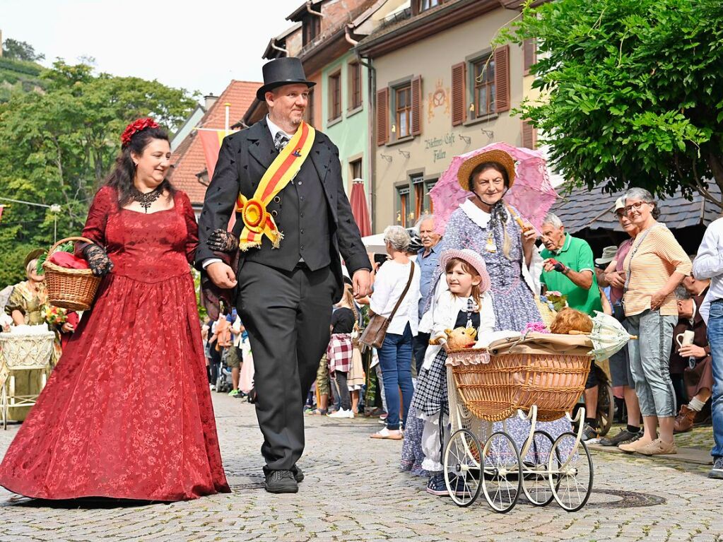 Die Staufener Stadtgeschichten erblhen im sptsommerlichen Licht: Das mittelalterliche Stdtchen wurde erneut perfekt in Szene gesetzt. Bunte, aufwndige Kostme, feierliche Musik und kulinarische Vielfalt standen an der Tagesordnung.