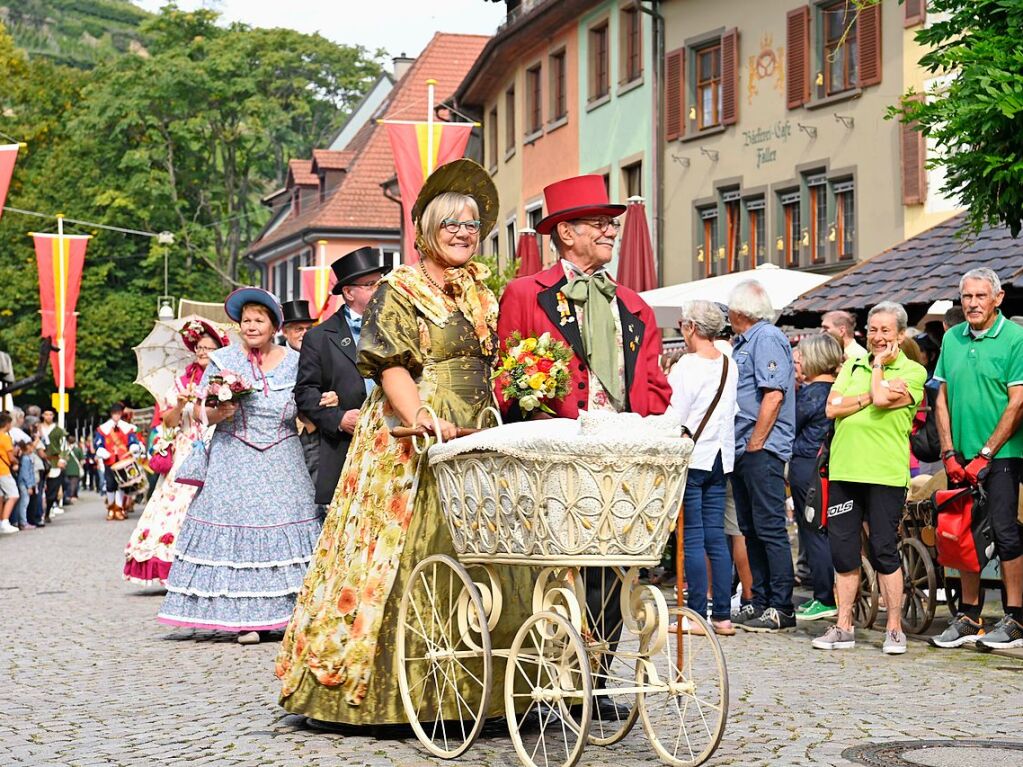 Die Staufener Stadtgeschichten erblhen im sptsommerlichen Licht: Das mittelalterliche Stdtchen wurde erneut perfekt in Szene gesetzt. Bunte, aufwndige Kostme, feierliche Musik und kulinarische Vielfalt standen an der Tagesordnung.