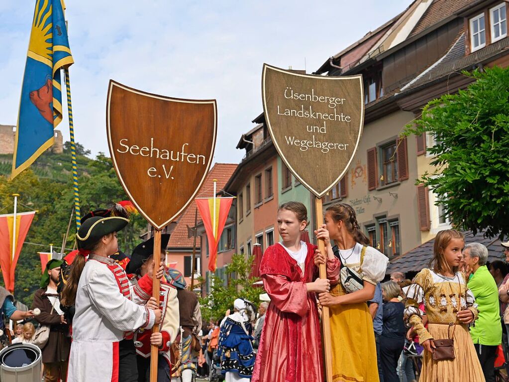 Die Staufener Stadtgeschichten erblhen im sptsommerlichen Licht: Das mittelalterliche Stdtchen wurde erneut perfekt in Szene gesetzt. Bunte, aufwndige Kostme, feierliche Musik und kulinarische Vielfalt standen an der Tagesordnung.