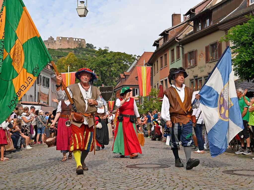 Die Staufener Stadtgeschichten erblhen im sptsommerlichen Licht: Das mittelalterliche Stdtchen wurde erneut perfekt in Szene gesetzt. Bunte, aufwndige Kostme, feierliche Musik und kulinarische Vielfalt standen an der Tagesordnung.