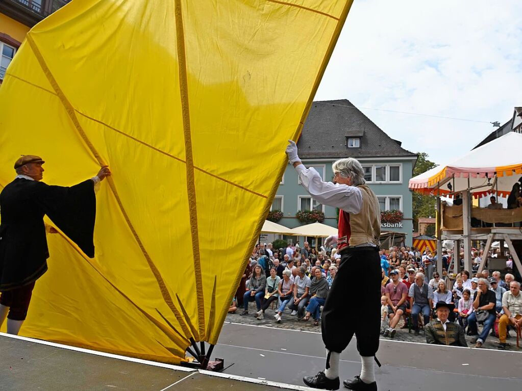 Die Staufener Stadtgeschichten erblhen im sptsommerlichen Licht: Das mittelalterliche Stdtchen wurde erneut perfekt in Szene gesetzt. Bunte, aufwndige Kostme, feierliche Musik und kulinarische Vielfalt standen an der Tagesordnung.