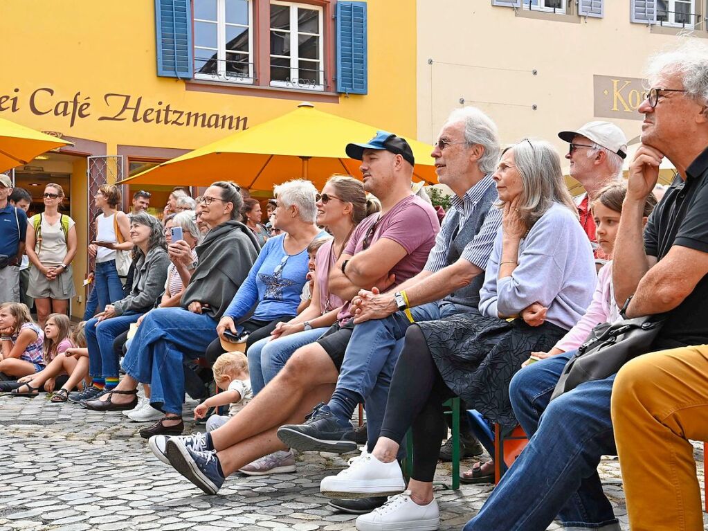 Die Staufener Stadtgeschichten erblhen im sptsommerlichen Licht: Das mittelalterliche Stdtchen wurde erneut perfekt in Szene gesetzt. Bunte, aufwndige Kostme, feierliche Musik und kulinarische Vielfalt standen an der Tagesordnung.