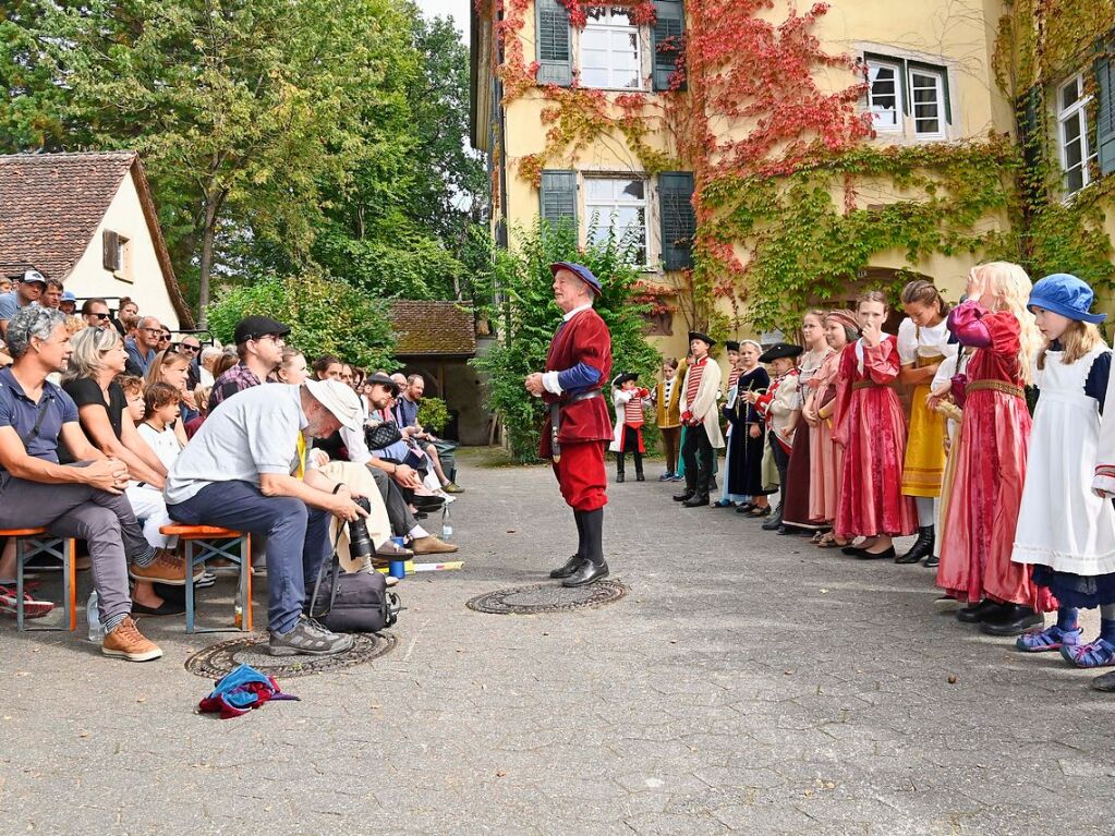 Die Staufener Stadtgeschichten erblhen im sptsommerlichen Licht: Das mittelalterliche Stdtchen wurde erneut perfekt in Szene gesetzt. Bunte, aufwndige Kostme, feierliche Musik und kulinarische Vielfalt standen an der Tagesordnung.