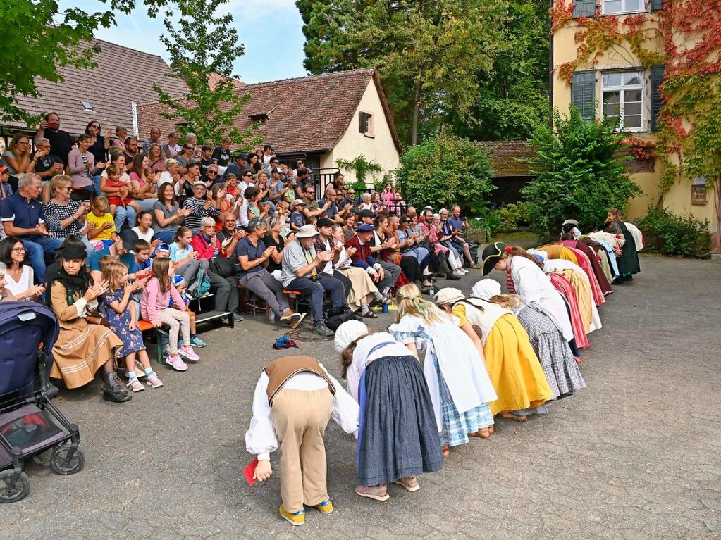 Die Staufener Stadtgeschichten erblhen im sptsommerlichen Licht: Das mittelalterliche Stdtchen wurde erneut perfekt in Szene gesetzt. Bunte, aufwndige Kostme, feierliche Musik und kulinarische Vielfalt standen an der Tagesordnung.