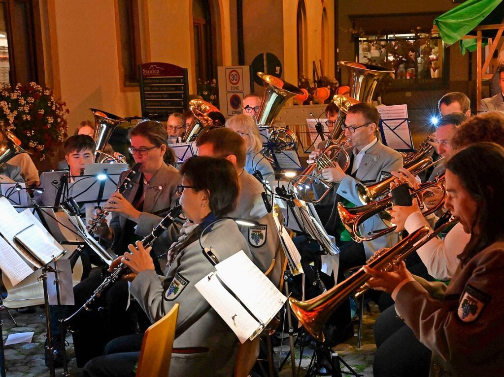 Die Staufener Stadtgeschichten erblhen im sptsommerlichen Licht: Das mittelalterliche Stdtchen wurde erneut perfekt in Szene gesetzt. Bunte, aufwndige Kostme, feierliche Musik und kulinarische Vielfalt standen an der Tagesordnung.