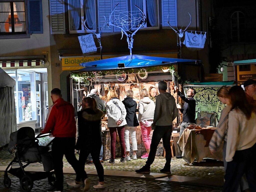 Die Staufener Stadtgeschichten erblhen im sptsommerlichen Licht: Das mittelalterliche Stdtchen wurde erneut perfekt in Szene gesetzt. Bunte, aufwndige Kostme, feierliche Musik und kulinarische Vielfalt standen an der Tagesordnung.