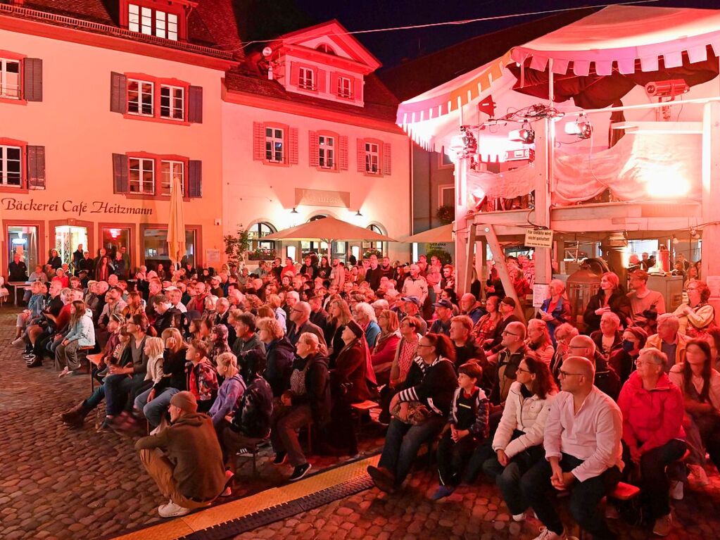 Die Staufener Stadtgeschichten erblhen im sptsommerlichen Licht: Das mittelalterliche Stdtchen wurde erneut perfekt in Szene gesetzt. Bunte, aufwndige Kostme, feierliche Musik und kulinarische Vielfalt standen an der Tagesordnung.