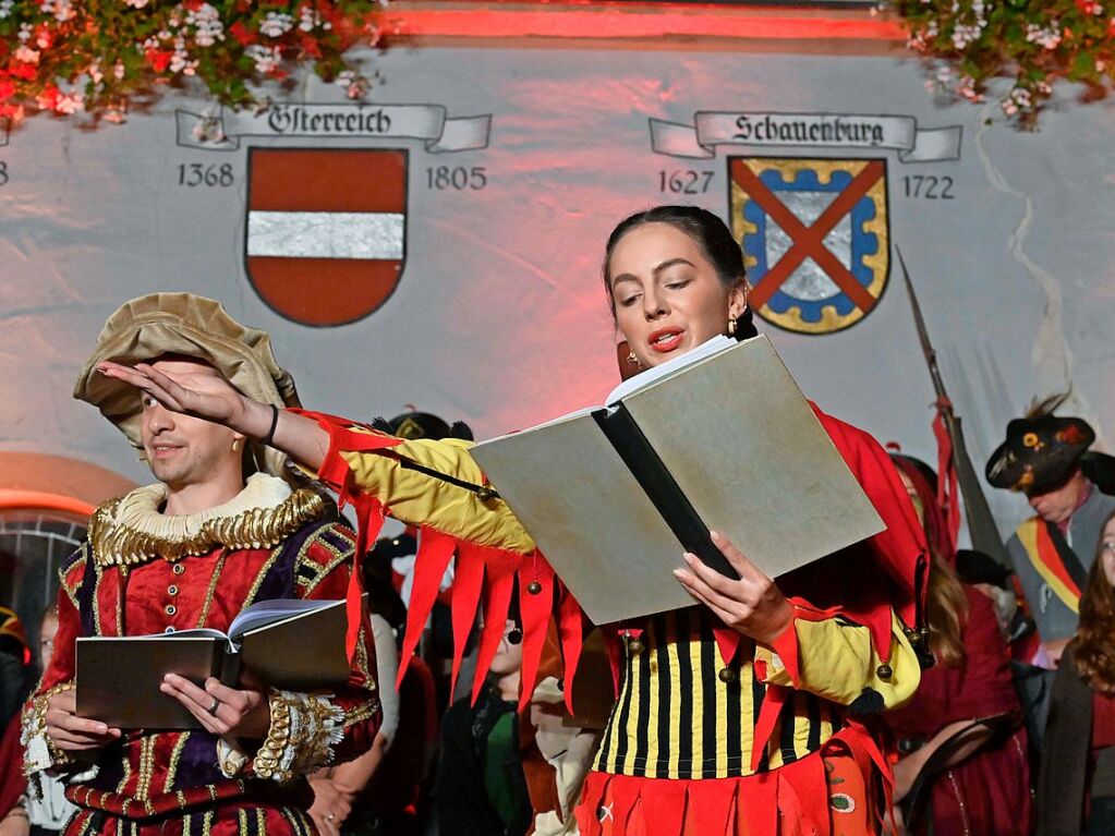 Die Staufener Stadtgeschichten erblhen im sptsommerlichen Licht: Das mittelalterliche Stdtchen wurde erneut perfekt in Szene gesetzt. Bunte, aufwndige Kostme, feierliche Musik und kulinarische Vielfalt standen an der Tagesordnung.