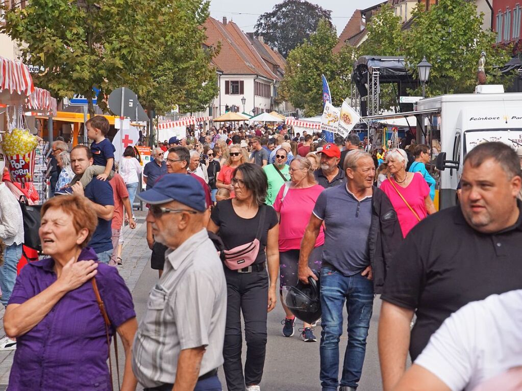 Der Samstag war ruhiger, der Sonntag wie immer ein Publikumsmagnet, zu dem es im Jubilumsjahr 775 Jahre Stadt Kenzingen neben Kunsthandwerkermarkt auch ein Blasmusikfestival gab.