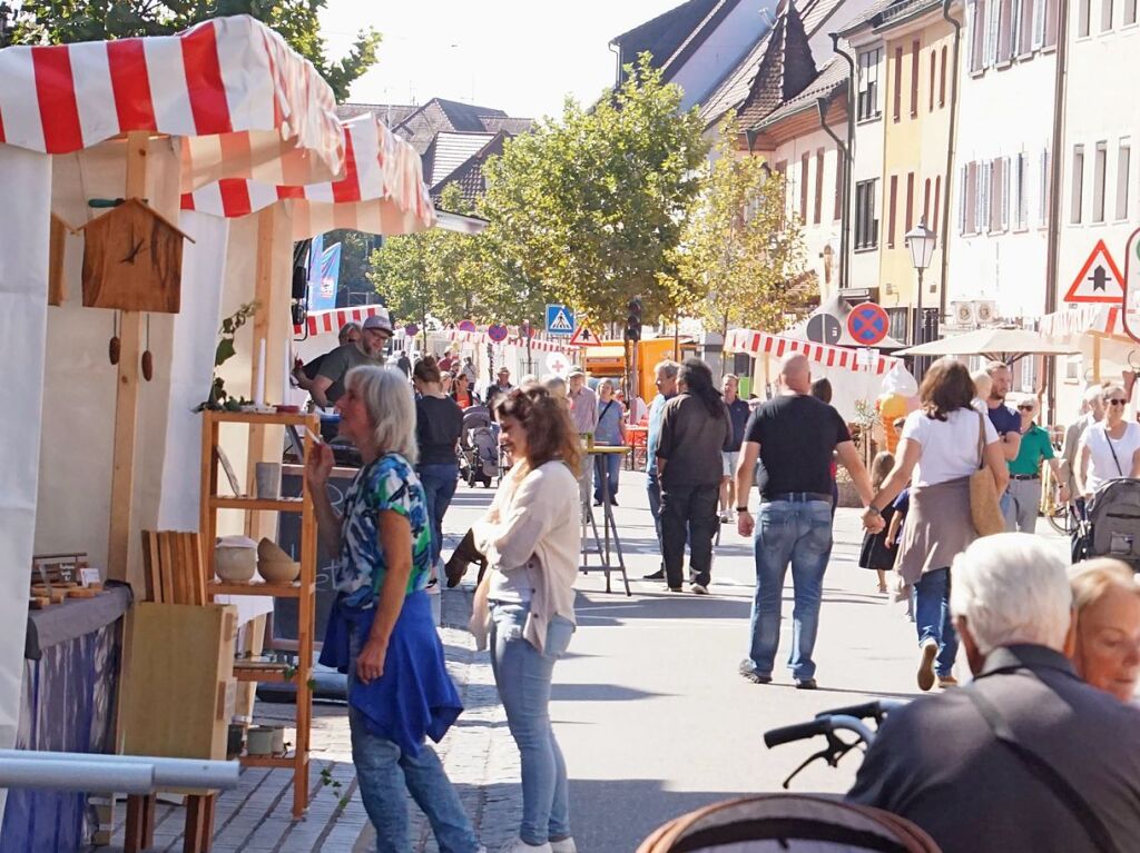 37 Aussteller beteiligten sich am Kunsthandwerkermarkt in der Kenzingen Innenstadt.