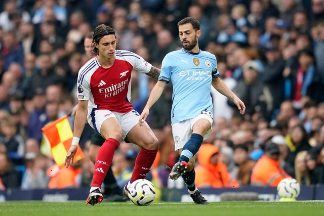 Riccardo Calafiori traf bei seinem Startelf-Deb&uuml;t f&uuml;r Arsenal.  | Foto: Dave Thompson/AP/dpa