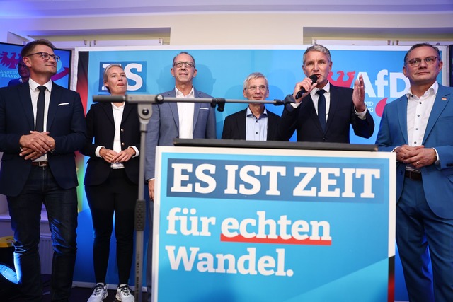 Auch der Th&uuml;ringer AfD-Landesvors...&ouml;cke kam zur Potsdamer Wahlparty.  | Foto: Christoph Soeder/dpa