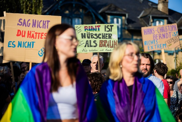 Protest gegen die AfD-Wahlparty in Potsdam.  | Foto: Christoph Soeder/dpa