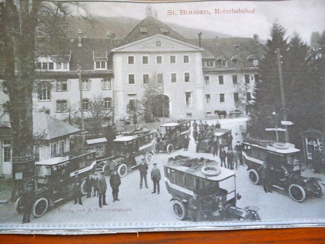 Archivfoto: Mit der Motorwagengesellsc...hnische Leben auf den Latschari-Platz.  | Foto: Archiv Thomas Mutter