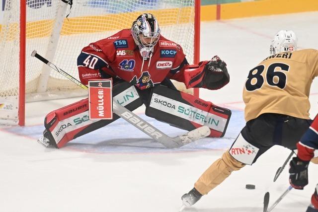 Torhter Fabian Hegmann fhrt EHC Freiburg zum Sieg beim Favoriten Kassel Huskies