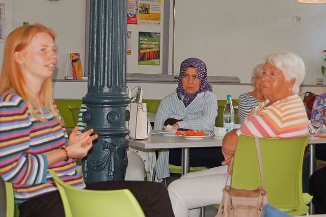 Klimaschutzmanagerin Louisa Freytag (l...us ber ihren Aufenthalt in Jordanien.  | Foto: Petra Wunderle