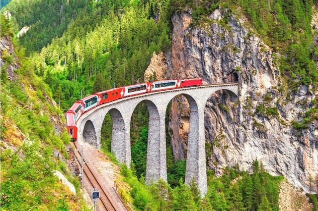 Magie der Alpen auf Schienen: der Glacier Express  | Foto: Viacheslav (shutterstock.com)