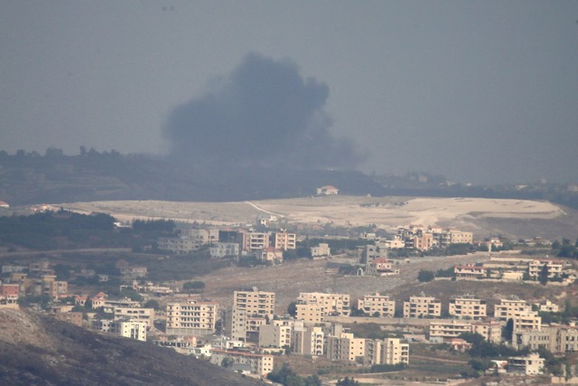 Israel verst&auml;rkt seine Luftangriffe im S&uuml;dlibanon.  | Foto: Ali Hashisho/XinHua/dpa