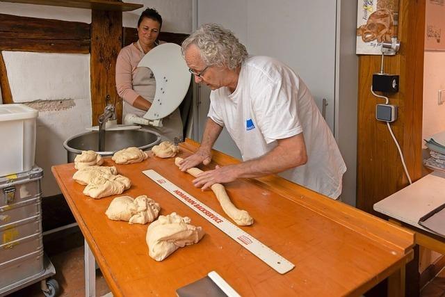 Um 4 Uhr Morgens backen fr den guten Zweck: 350 Brtchen helfen das Mhlenrad zu restaurieren