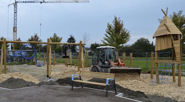 Die Bauarbeiten fr den neuen Ruster Spielplatz sind in vollem Gange.  | Foto: Lena Marie Jrger