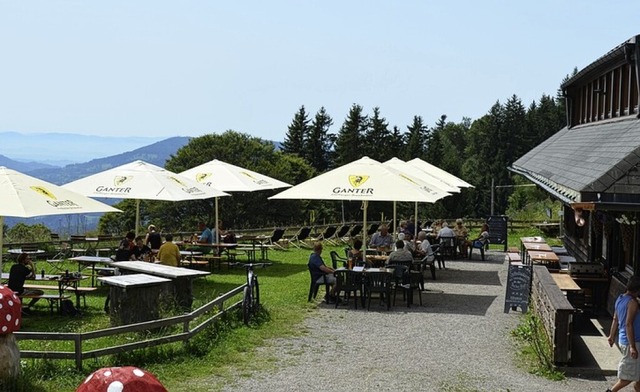 Viel Gastlichkeit am Wegesrand, hier das Almgasthaus Knpflesbrunnen  | Foto: Anita Fertl